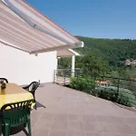 Beautiful Apartment In Moscenicka Draga